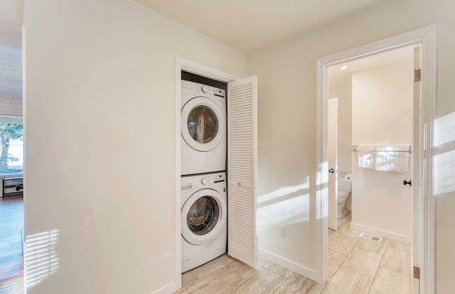 West Shore Lake House by Avantstay Ski Cabin w/ Backyard Sledding Hill! - Photo 33