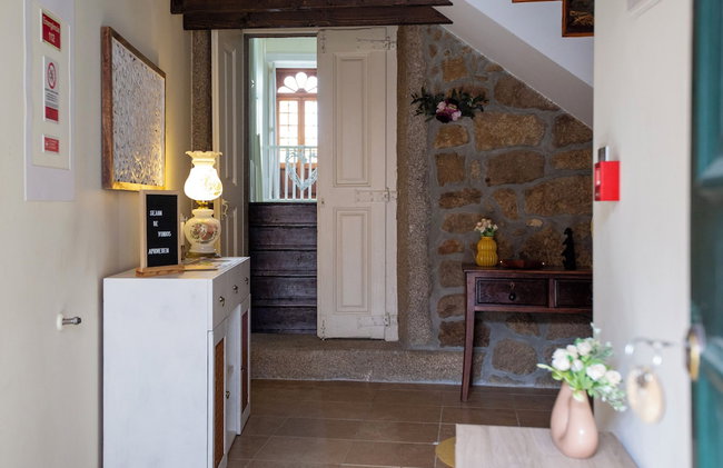 Casa dos Livros - Guest House - Photo 69