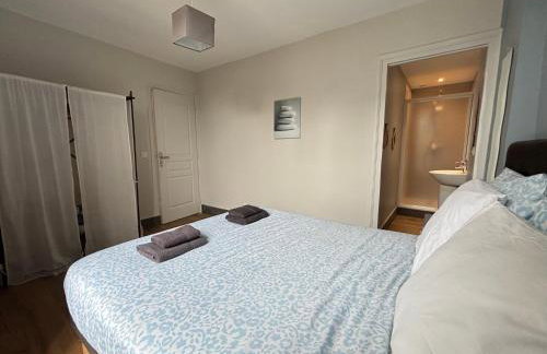 Embruns maison spacieuse rénovée 5 ch 3 sdb 2 WC belle terrasse aménagée barbecue à 250 m de la plage en plein centre d' Arromanches au coeur des plages du débarquement, proximité de Bayeux - Foto 33