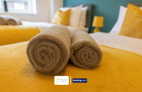 Large 2 Bedroom Apartment By The One Retreats Short Lets & Serviced Accommodation Horley Close To Gatwick Airport - Foto 8