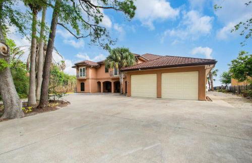 Bay Breeze Estate - Heated Pools, Private Pier & Walk to the Kemah Boardwalk - Foto 53
