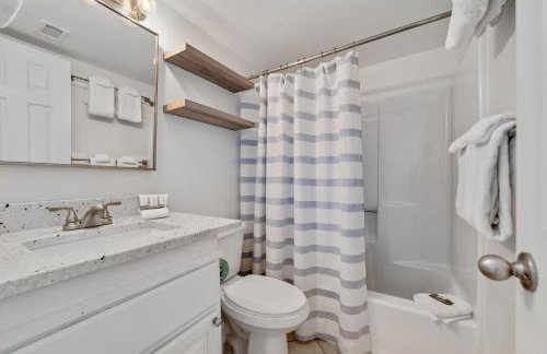 1br/1ba Sleeps 4 Near Beach w/ Breathtaking Ocean Views - Photo 12