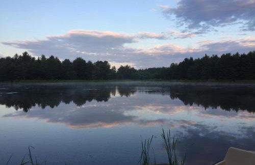 Woodsy and Private- Dream House on a 7 Acre Pond - Foto 13