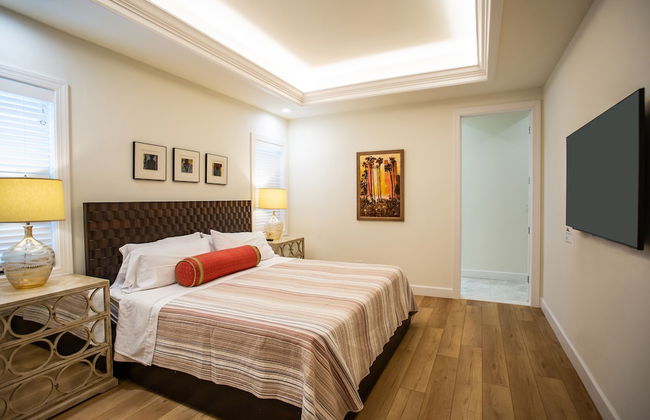 Sorrento Luxury Vacation Home: Expansive 5-Bedroom, 4.5-Bath Retreat with Private Pool, Hot Tub, and Pet-Friendly Accommodations – Just a Short Walk from Stunning Vanderbilt Beach - Foto 3