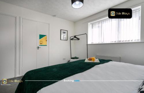 Quick Deals l 5 Bedroom l Sleeps 10 l Parking l Ideal for Groups l Oak Stays Short Lets & Serviced Accommodations - Foto 23