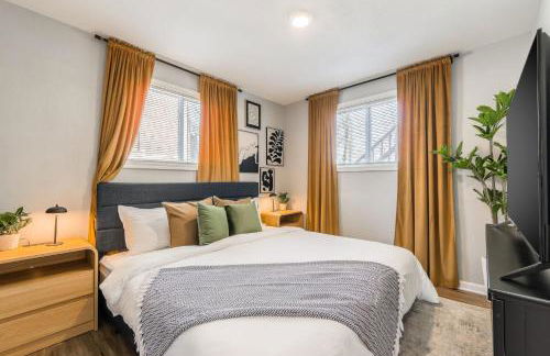 Home in Kansas City 15 mins to KCI with a KING bed and workspace - Foto 1