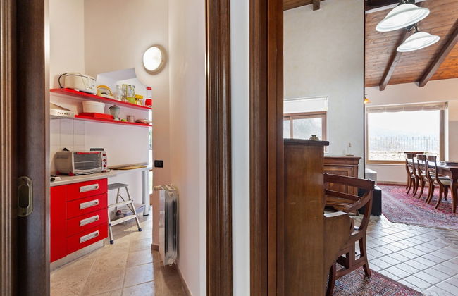 Valley View Villa in San Mango D'aquino with Hot Tub - Foto 11