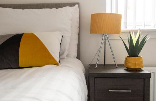 2-Bedroom Holiday Home With Private Garden & Parking - Foto 10