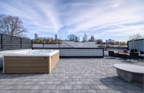 Modern Rooftop Townhome w Hot Tub & Skyline Views - Foto 1