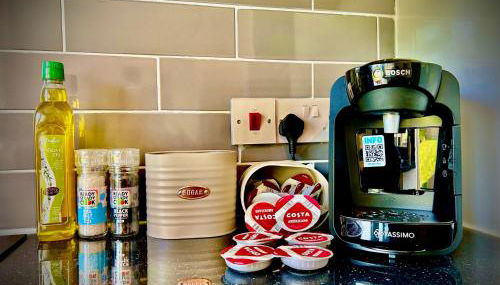 4 Bedroom House - DISC0UNTS - Parking, Contractors, Group, Family - Foto 3