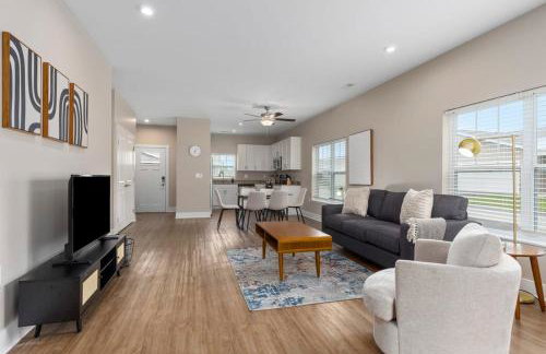 Modern 2BR 2BA New Build Condo with Garage & Patio - Foto 24