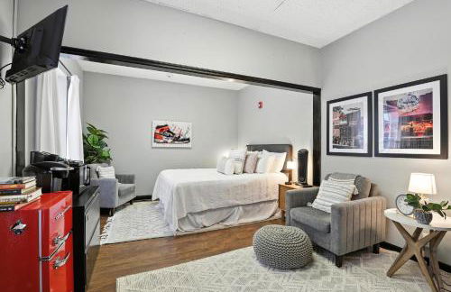 New Listing The 483 Suite - Walk to Stadium - Photo 1