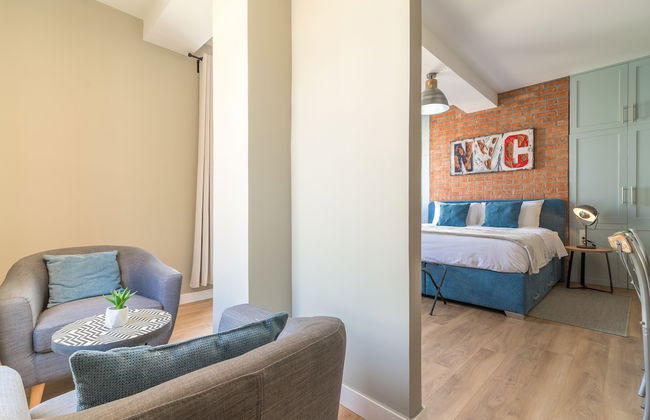 Luxurious Suites Elegance - Photo 42