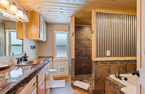 Huckleberry Hollow by KABINO Hot Tub FirePit PS2 Satellite Grill WiFi Golf Course - Foto 33