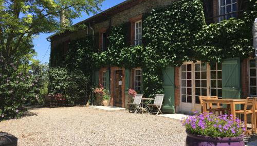 Gîtes avec piscine au cœur de la nature dans un domaine familial - Foto 2, Lobby or reception