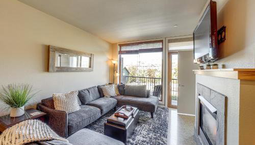 Walk to the Lake Chelan Condo with Mtn Views! - Foto 1