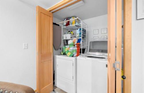 Black Butte Ranch Modern A-Frame Retreat, sleeps 8 - Foto 37