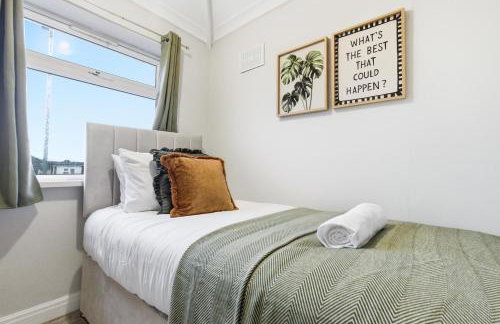 NEW 4 Beds Huge Driveway for LWBs Group Base Willenhall Bilston Junction 10 M6 A454 Keyway Junction A463- Wolverhampton Walsall--Bloxwich - I54 Business Park-Molineux Stadium - BY Samina - ARZ Stays - Regular Work & Long Stays Available - Foto 23