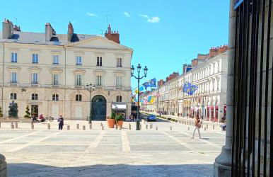 Grand studio parking-bord de Loire- hyper centre - Foto 12