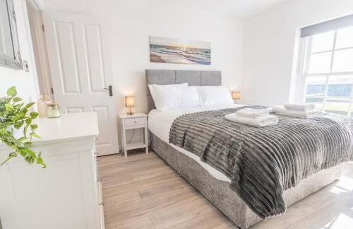 4-Bedroom Seafront House in Southend Sea Views - Pass the Keys - Foto 23