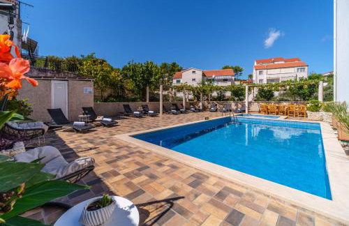 La Perla Apartments - Photo 59