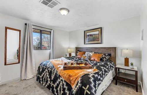 Grand Canyon Ranch Home - Western History - Big city lot - AC! - Photo 5