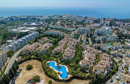 VACATION MARBELLA I Private HEATED Swimming pool, Walking distance to Puerto Banus, Security 24-7, BBQ, WiFi - Photo 53