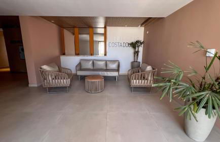 Apto com Varanda, Vista e Piscina a 50m da Praia - Foto 33