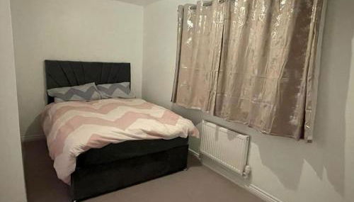 Spacious & Lovely 4 Bedroom Home in Manchester - Foto 3