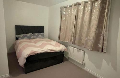 Spacious & Lovely 4 Bedroom Home in Manchester - Foto 3