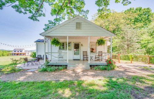 Redwing Farm Cottage - Mountain Views and Firepit! - Foto 1