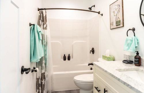 Lakeview Retreat, 6BR with Hot Tub Bliss - Foto 33
