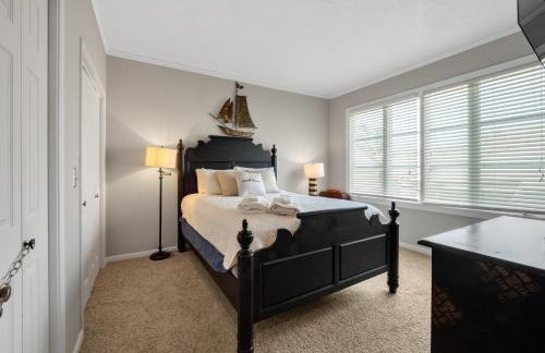 Lake front Keowee Condo with Balcony & Resort Amenities! 20 min to Clemson condo - Foto 7