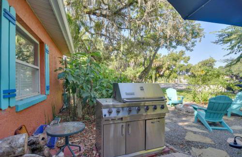 Riverfront Getaway with Hot Tub and Game Room! - Foto 34