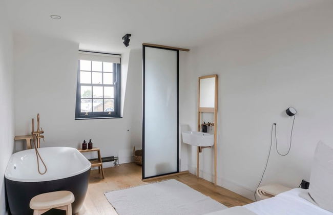 Stylish Georgian Townhouse w Sun Terrace Garden - Photo 23