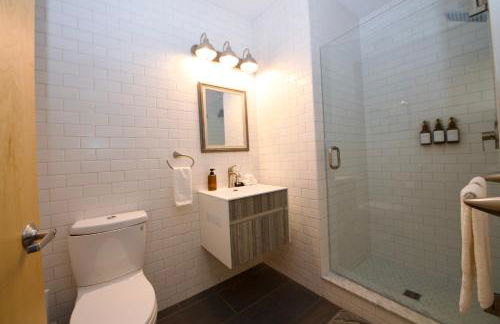 Spacious 3B2B Downtown Apt, Kitchen and Laundry, Walk to PPAC & Convention Center - Foto 25