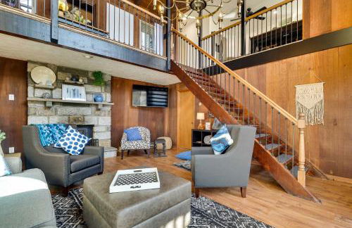 Dock and Fire Pit Lakefront Poconos Retreat! - Foto 8