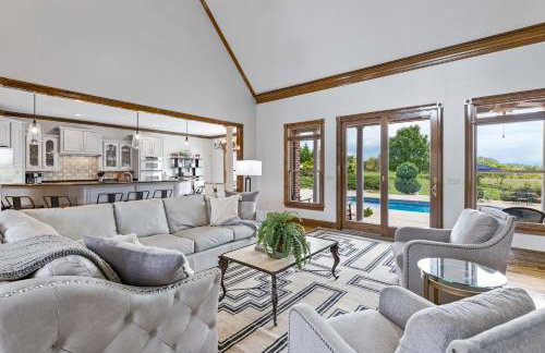 Luxury Getaway Home with Panoramic Views, Pool & Hot Tub! - Foto 8