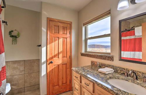 Secluded Cabin with Hot Tub, Game Room and Views! - Foto 18