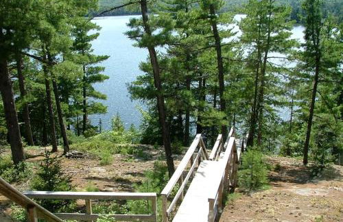 Amazing Lakefront Cabin in the Woodlands near Bangor, Maine - Foto 13