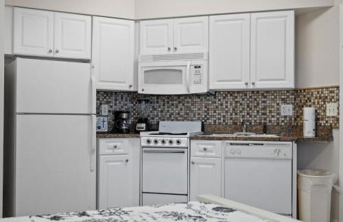 Seventh Floor Serenity, Updated 3BR with OceanFront Private Balcony at The Wyndham Ocean Walk Resort - Foto 2