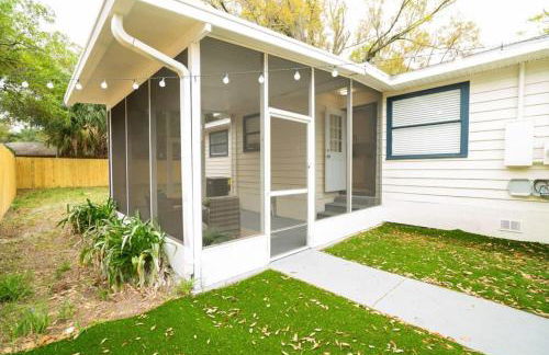 Cozy 3BR with Patio & Yard Near Ybor City - Foto 27