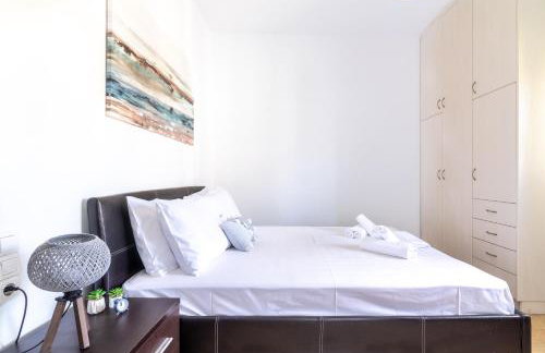 Ceronia Renovated House near the Beach - Foto 3