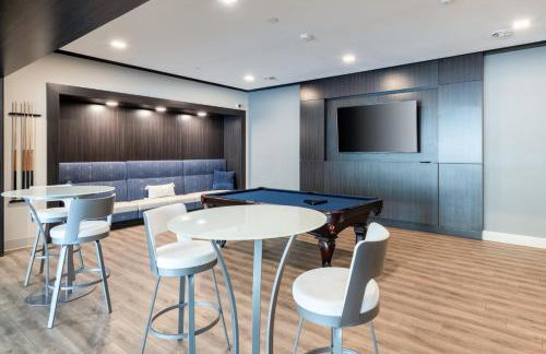 East Side Luxury 1BR Apt - Near Brady St with Balcony and Lounge - Foto 17