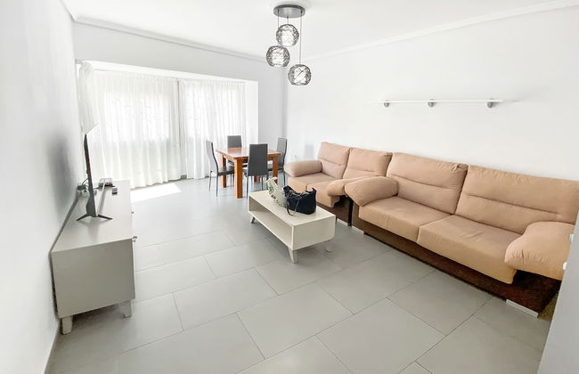 Elegant 4 beds train station upto 6 Pax - Foto 1