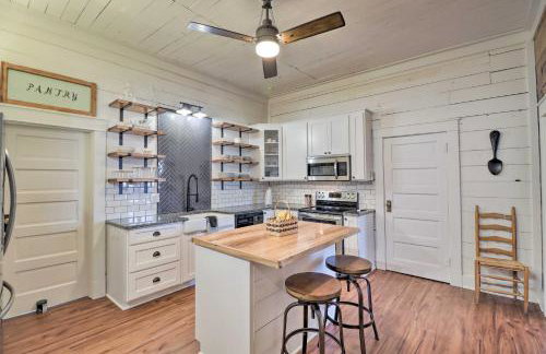 Historic Mountain Home Haven with Large Yard! - Foto 8