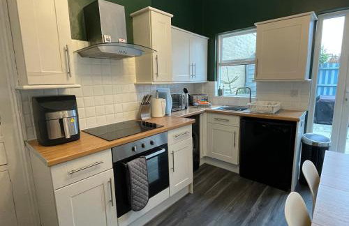 Victorian red-brick home in picturesque market town - Photo 32