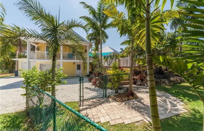 NEW Jungle Paradise Treehouse Suite With Resort Amenities Elevator Access Outdoor Kitchen Lagoon Lazy River Pool RV Hook up - Foto 7