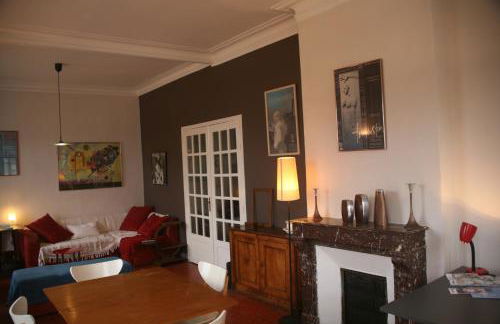 Les 7 balcons, Comédie-Corum-Gare, Parking, Spacieux Lumineux Haussmannien - Foto 10