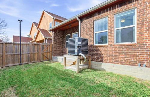 O26A Single Story 2BR Townhome King Beds Pet Friendly Houston - Foto 28